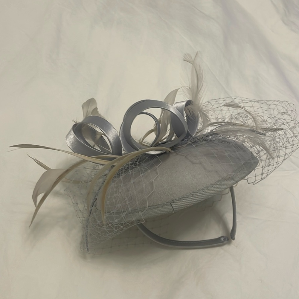 Gray fascinator